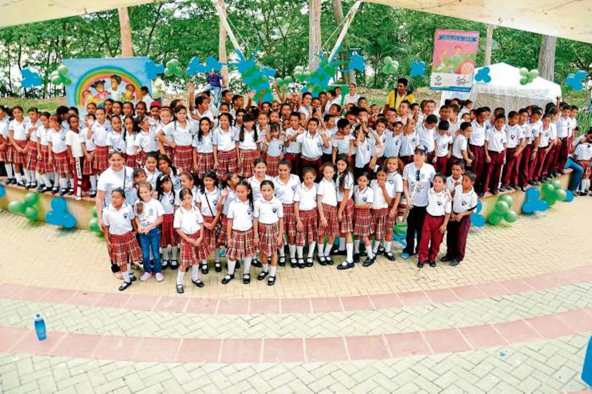 Niños beneficiados con el programa Brújula.