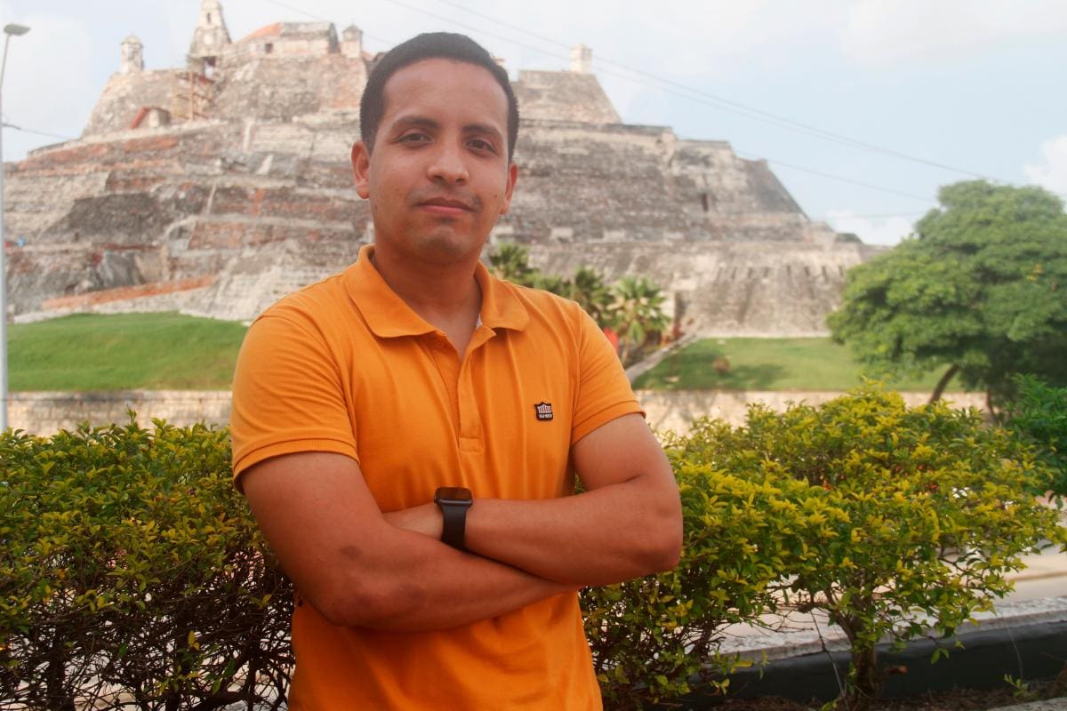 Periodista de El Universal gana premio por reportaje sobre pandillas