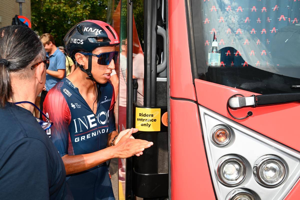 Ineos entregó reporte de Egan Bernal tras su retiro de Cataluña por caída
