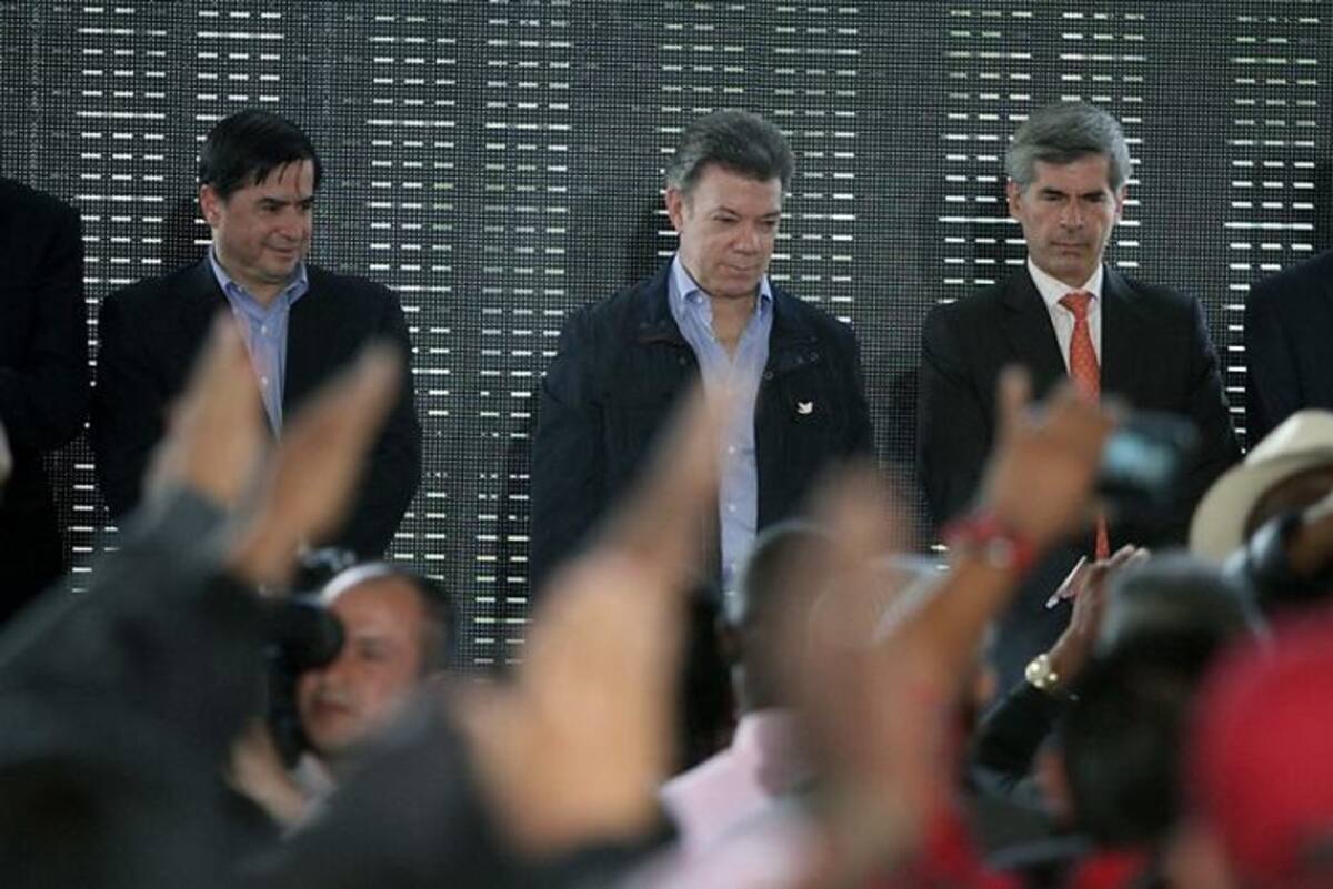 El presidente Juan Manuel Santos y los ministros del Interior y de Justicia. COLPRENSA
