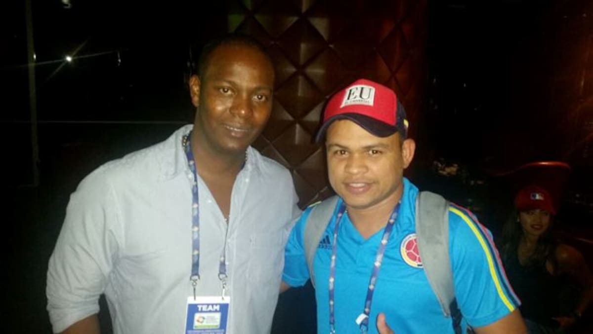 Edgar Rentería y Carlos Cabellero, periodista de El Universal.