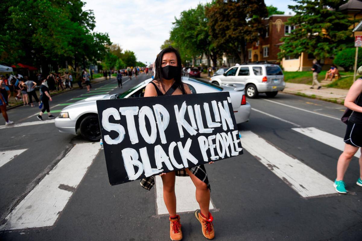 Muerte de afroamericano en manos de la policía genera protestas en EE.UU.