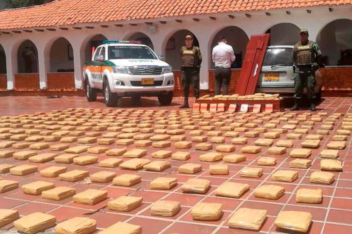 Conductor llevaba 300 kilos de marihuana en un ataúd