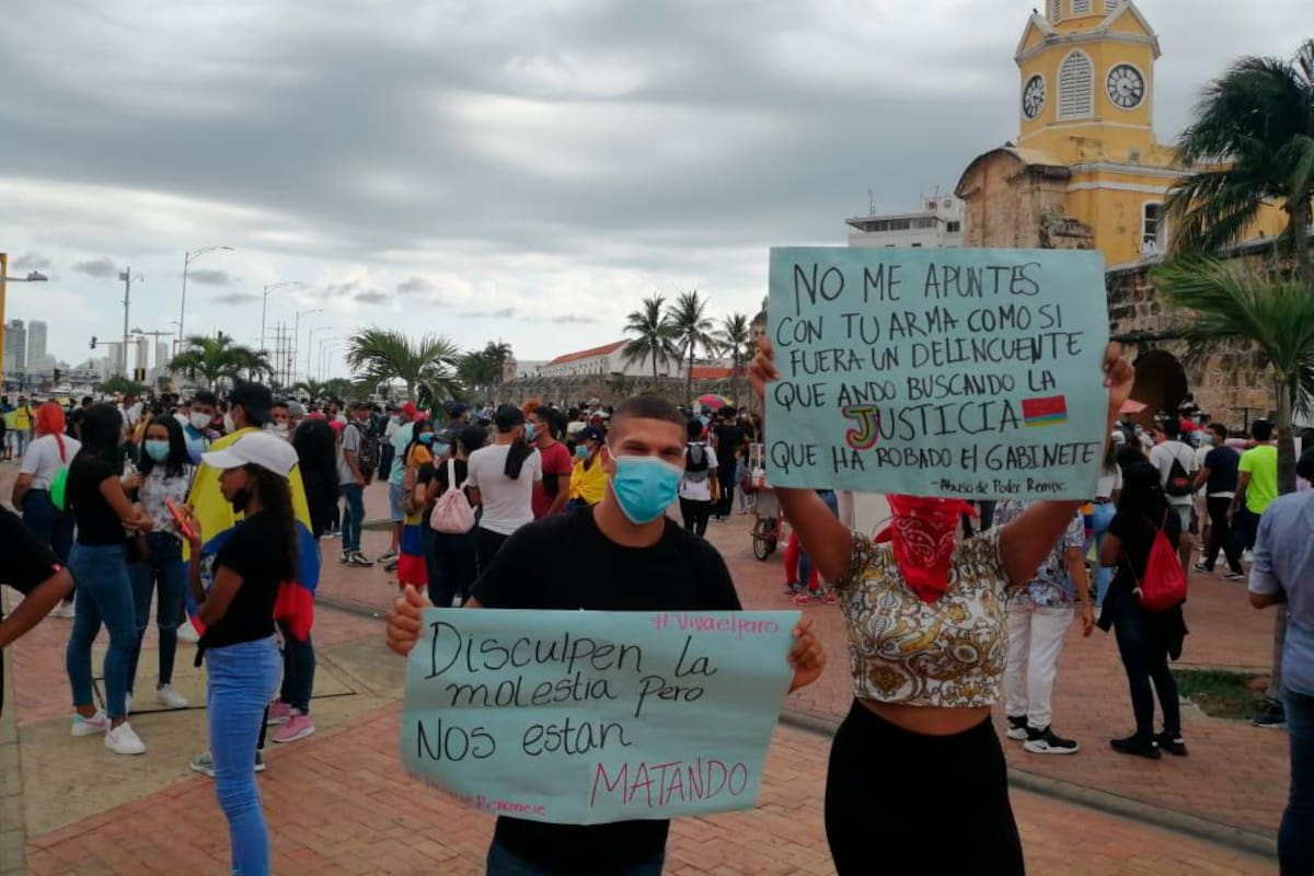 “Nos están matando”, plantón en la Torre del Reloj contra abusos policiales en protestas