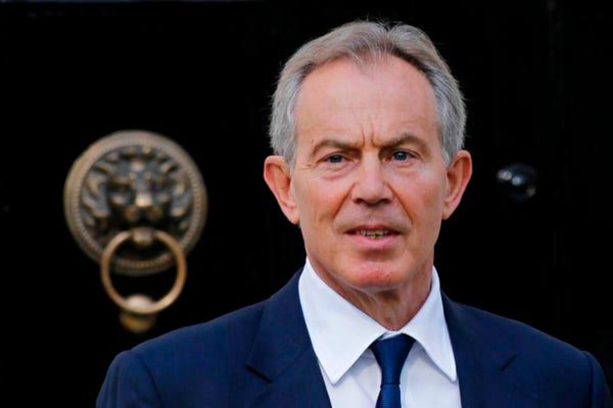 Casi 600.000 personas piden retirar a Tony Blair su condecoración real