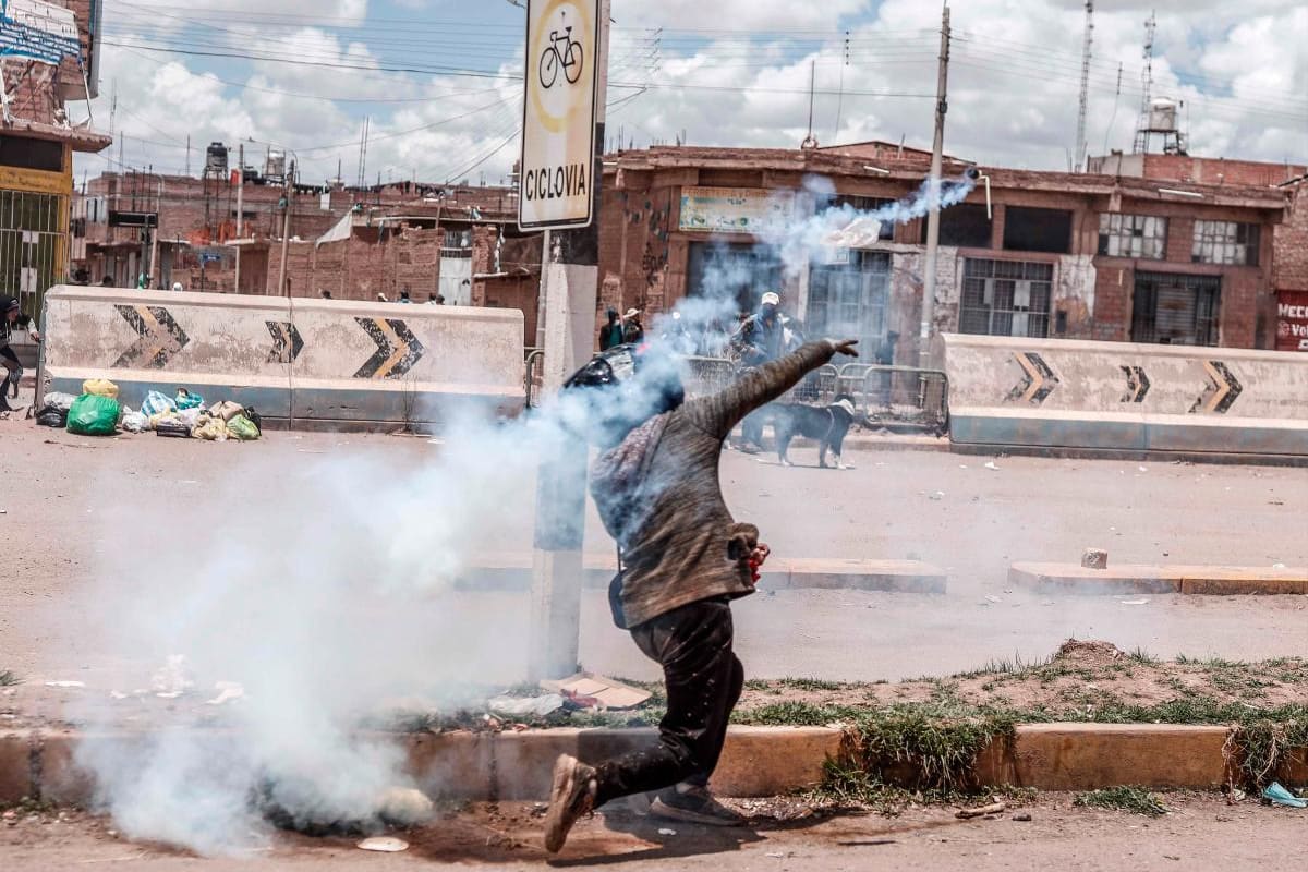 Perú: mueren 17 manifestantes en un día de protestas sangrientas