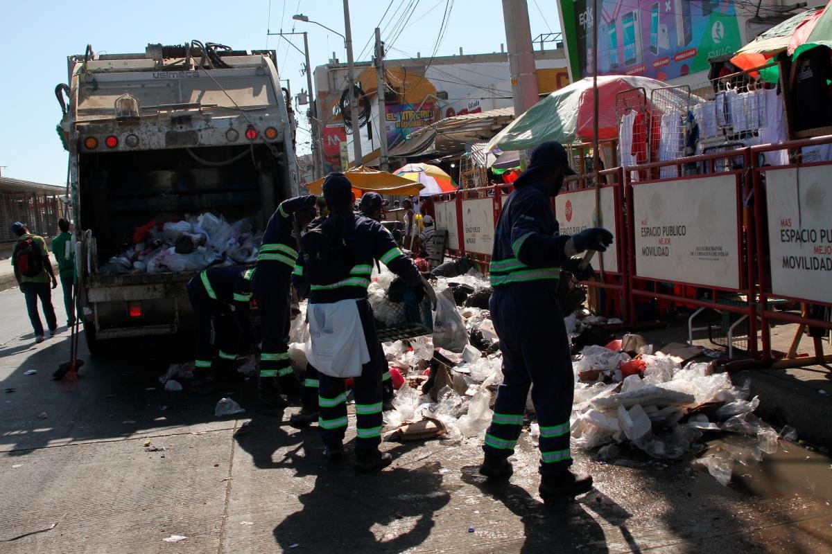 Recolectan más de mil toneladas de basuras en el Mercado de Bazurto