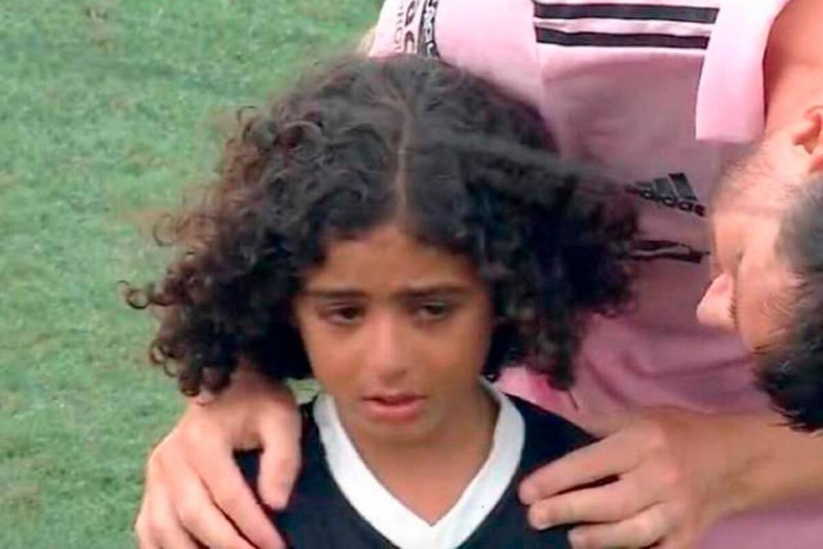 Video: el niño que no aguantó el llanto por acompañar a Lionel Messi