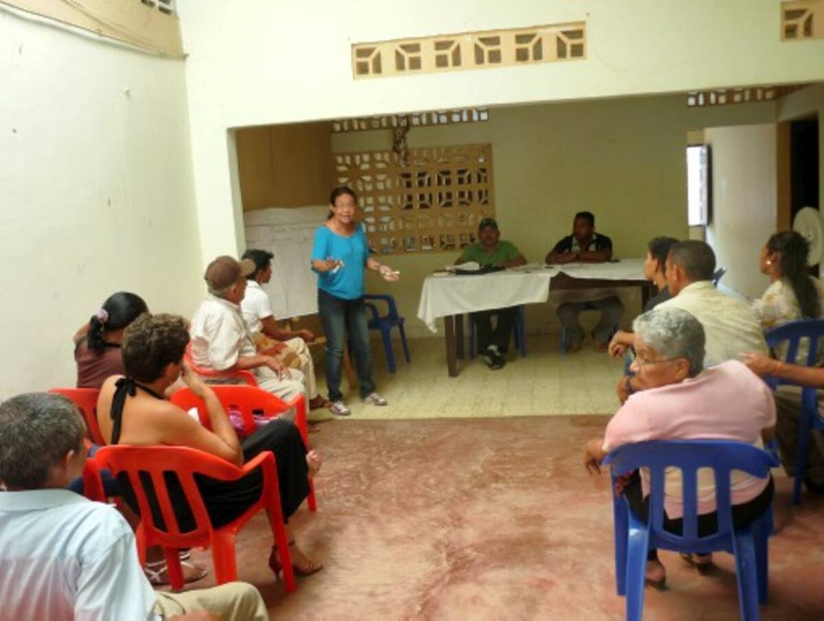 Miembros de las Juntas de Acción Comunal urbanas y rurales de El Carmen concertaron con la Administración Municipal el arreglo de la malla vial. LILA LEYVA - EL UNIVERSAL