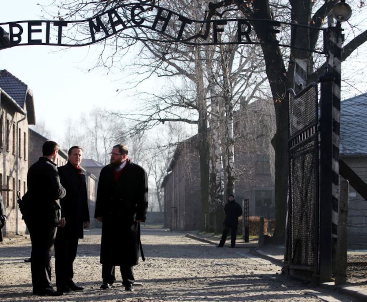 Visita del primer ministro británico, David Cameron a Auschwitz, campo de concentración nazi, al sur de Polonia. AP Jarek Praszkiewicz