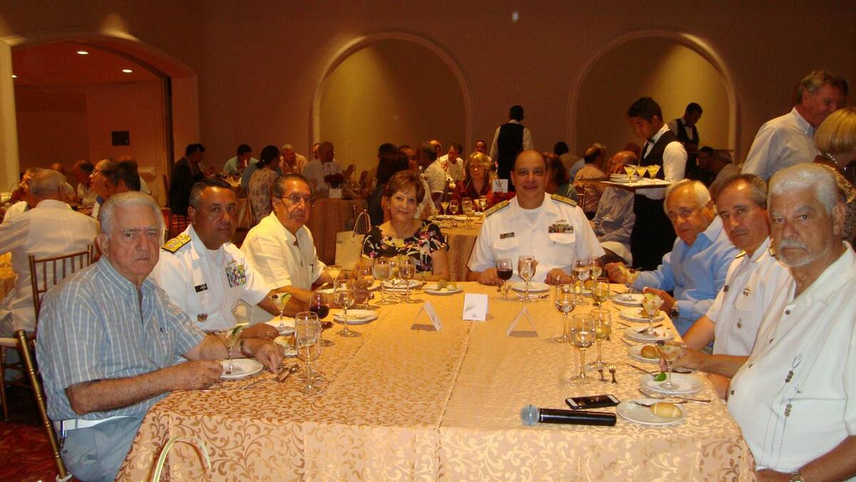 Ramón Del Castillo, Contralmirante Antonio Martínez, Augusto Martínez, Diana de Lequerica, vicealmirante Leonardo Santamaría, Alfonso Salas, contralmirante Evelio Ramírez y Jaime Borda.