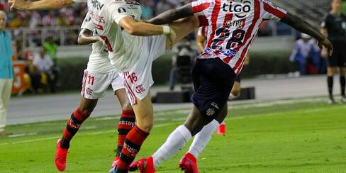 Ministro de Salud firma la resolución para el regreso del fútbol colombiano