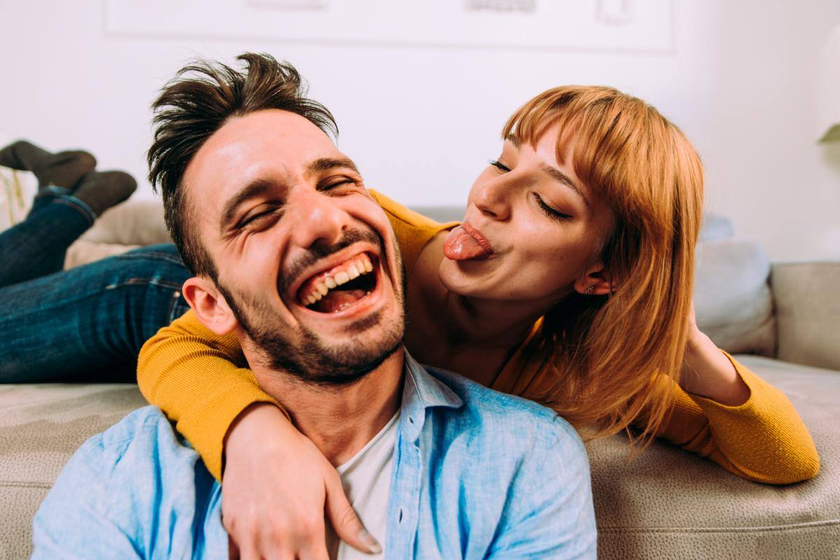 Tener buen humor te hace más atractivo: así ayuda en las relaciones de pareja