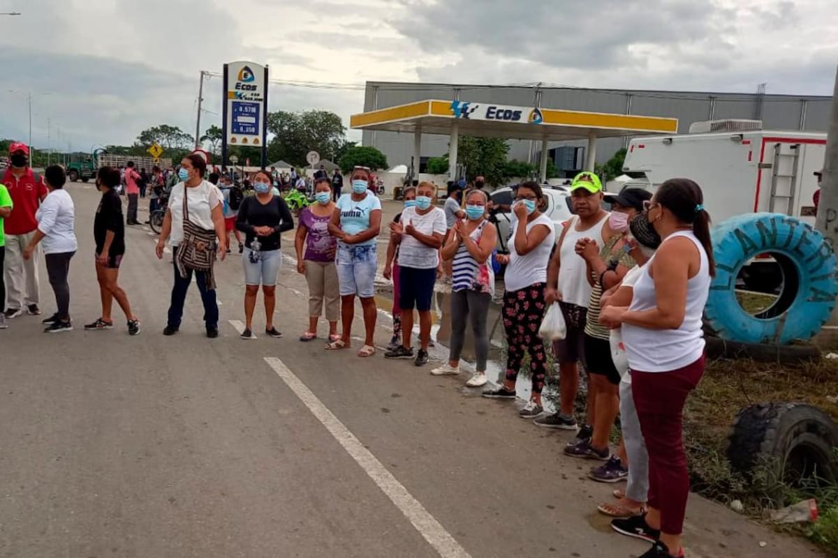 Vecinos de Villa Grande y otros barrios protestan para exigir iluminación