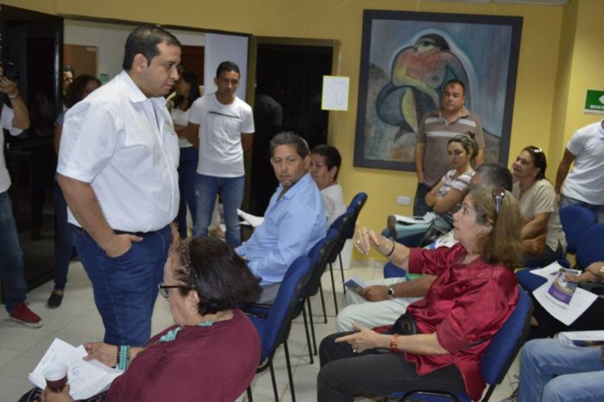 Además de socializar este tema, se aplicaron a los propietarios de inmuebles unas encuestas que permitirán identificarlos y conocer sus características. Cortesía