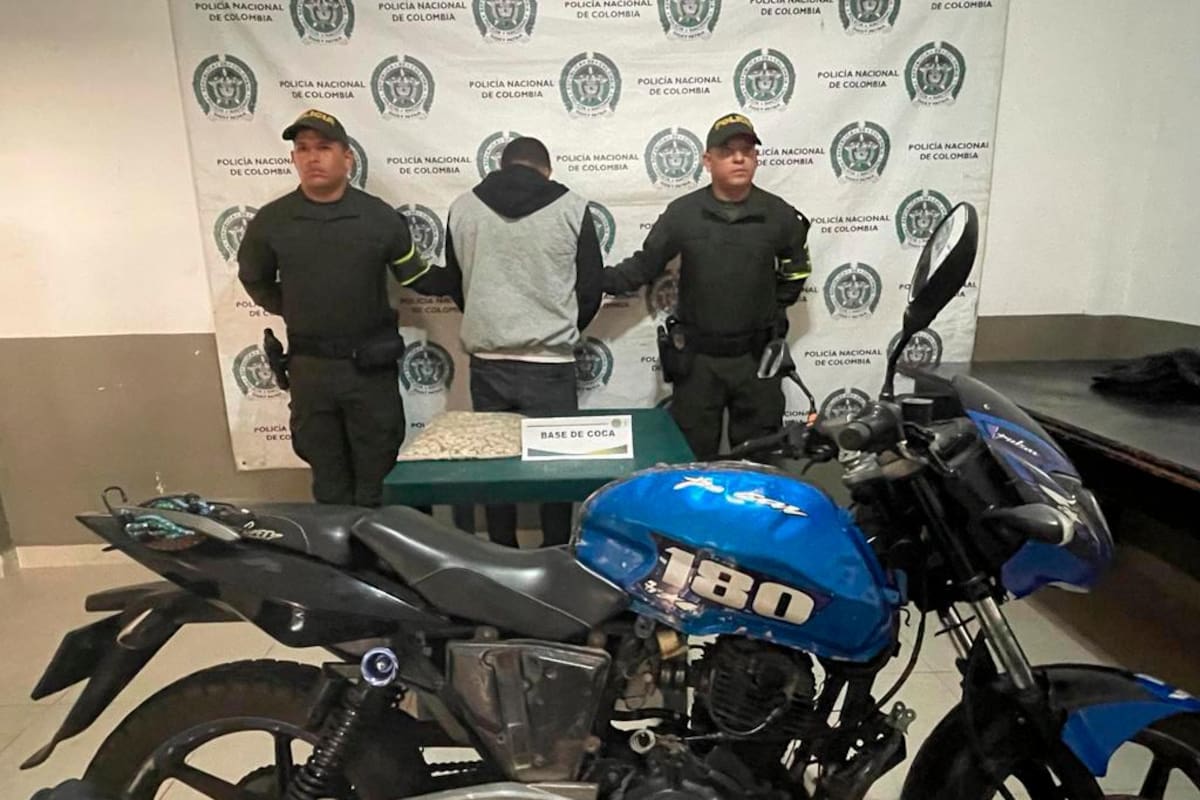 Video: Llevaba 4 kilos de cocaína en el tanque de la gasolina de su moto