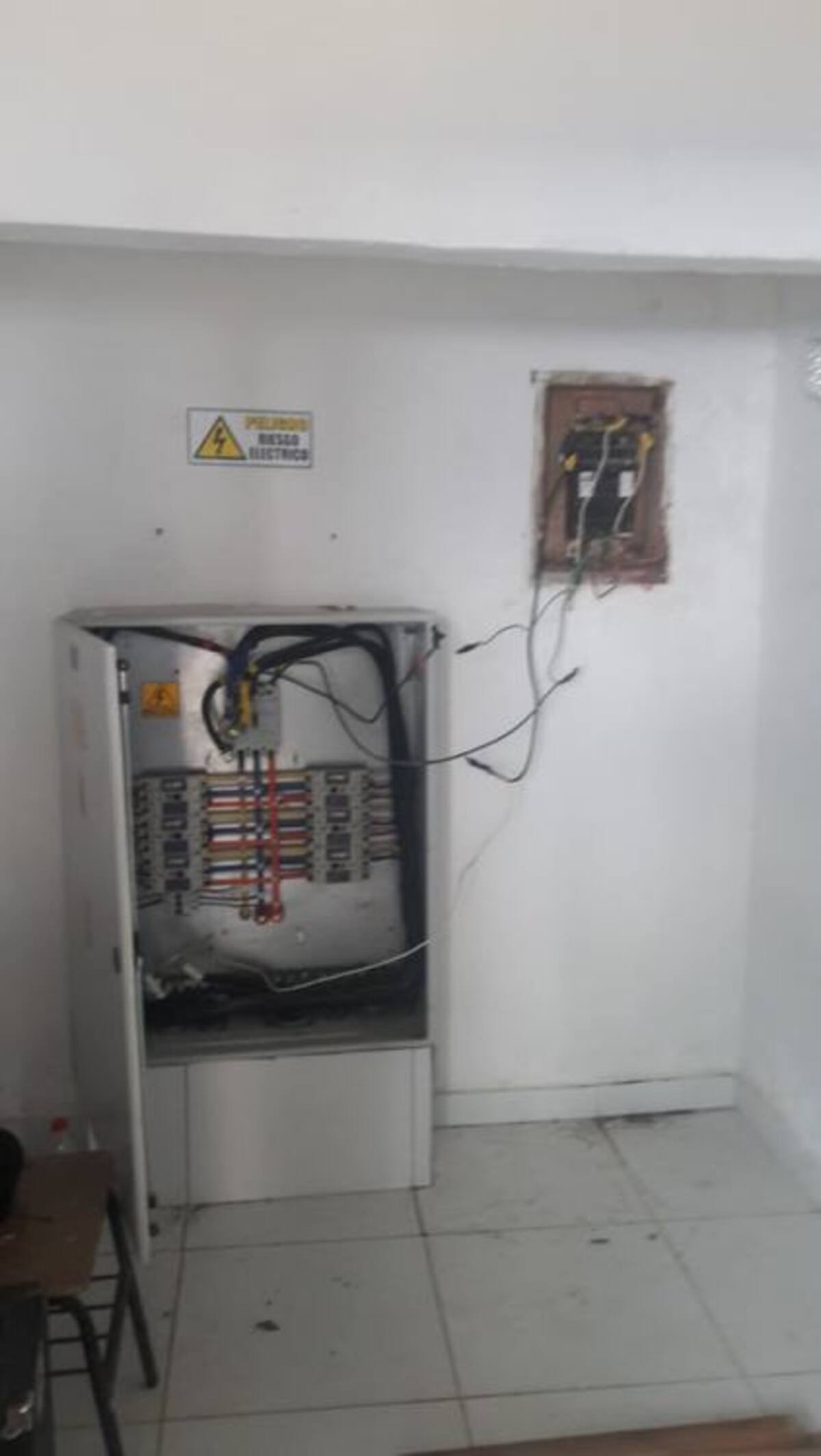 Los dos proyectos que ejecutó la Alcaldía por $440 millones para el mejoramiento del sistema eléctrico no sirvieron porque el colegio no tiene luz. Lila Leyva Villarreal