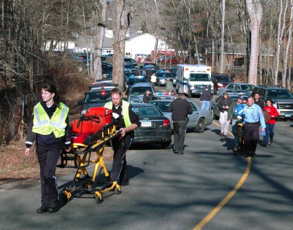 20 niños y seis adultos muertos fue el resultado de la masacre en Connecticut ARCHIVO