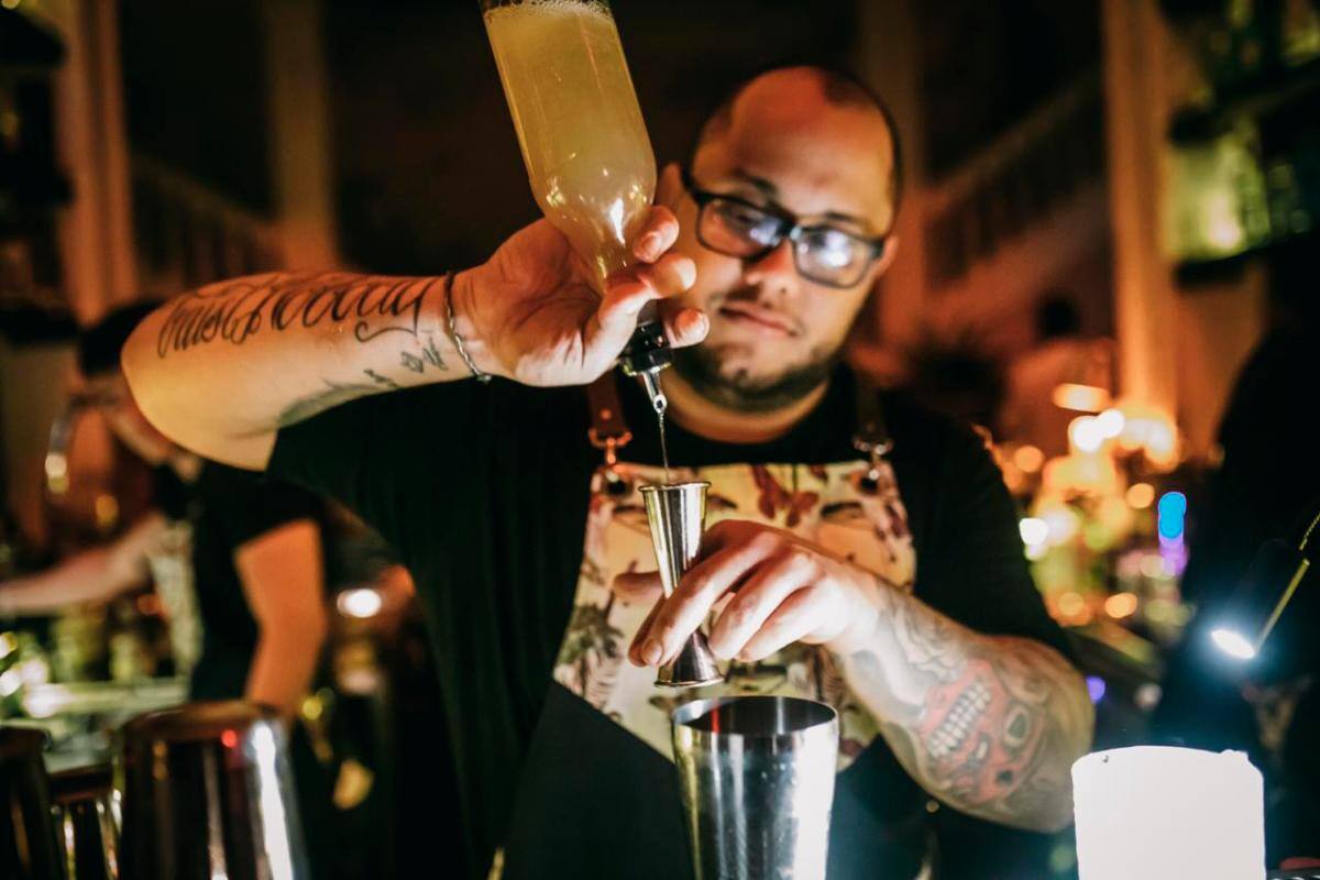 Bartender, meseros y chef, piden apoyo para los pequeños empresarios de la ciudad