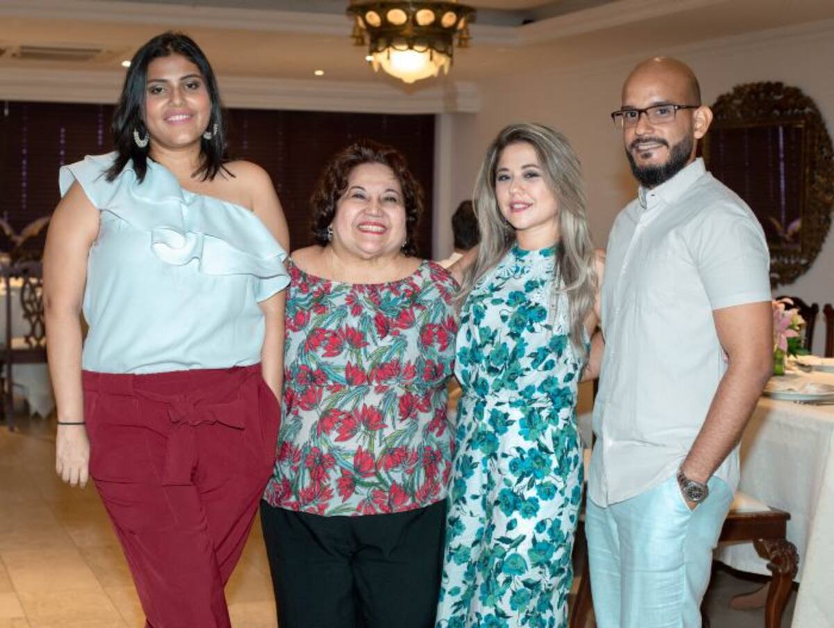 Alexandra Morales, Beatriz Morales, Beatriz Eugenia Morales y Juan David Grau. maruja parra.