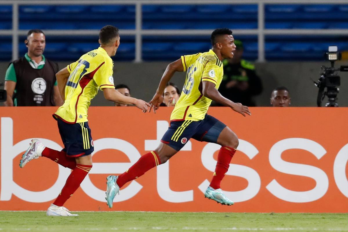 Suramericano Sub-20: Doblete de Óscar Cortés revive a Colombia