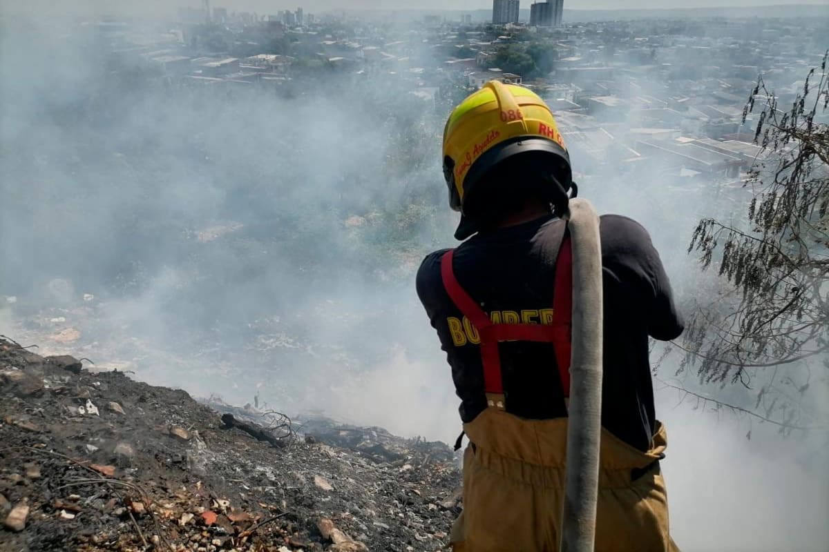 Autoridades locales atienden conato de incendio en Lomas del Marión