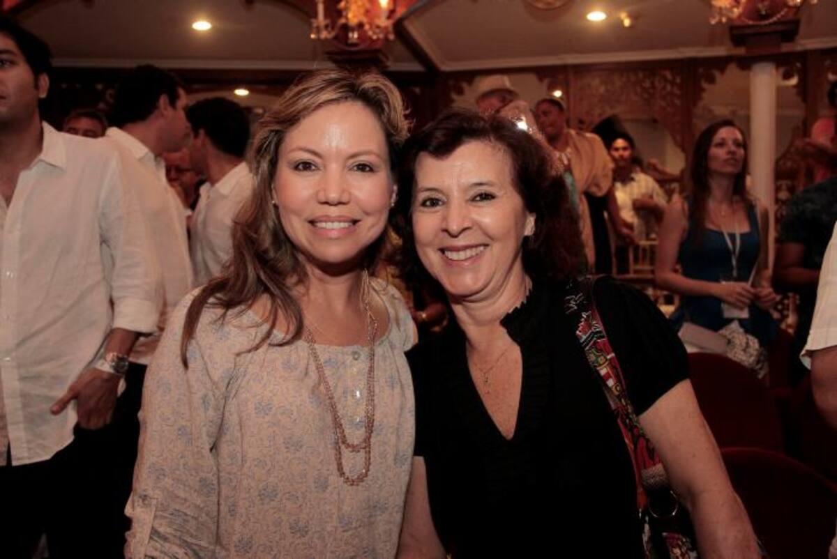 Elsa Hoyos y Nidia López.