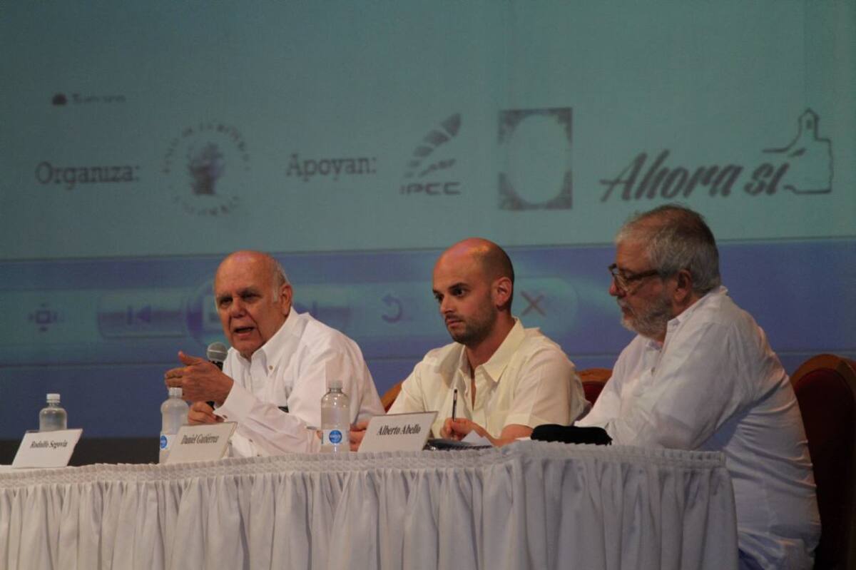 Los conferencistas: Rodolfo Segovia Salas, Daniel Gutiérrez y Alberto Abello.