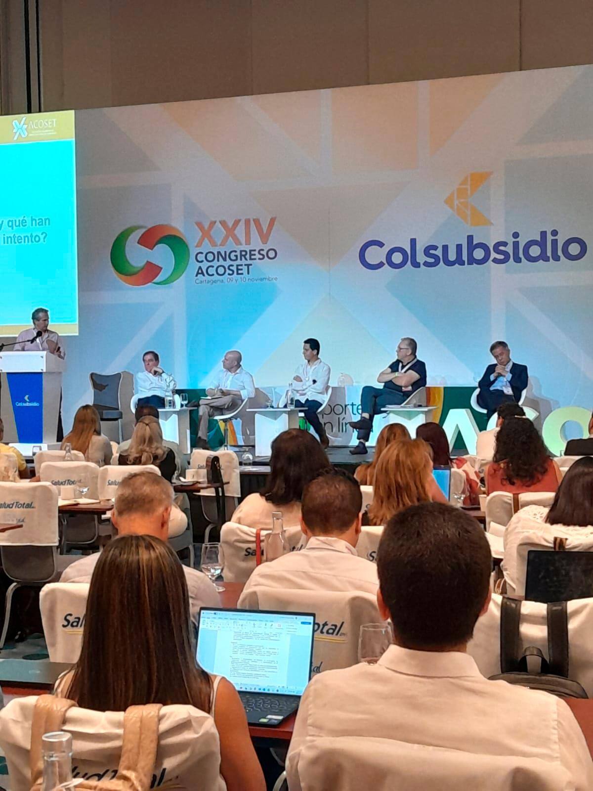 Panel internacional sobre las reformas en la tercerización con panelistas de México, Perú, Colombia, Venezuela y Ecuador. // HFA- EU.