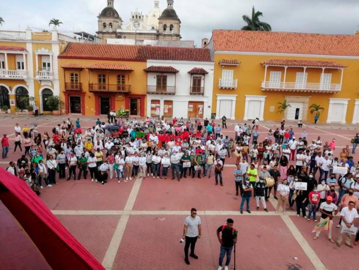 Simpatizantes de Dau se congregan en la plaza de la Aduana. //Oscar Díaz- El Universal.
