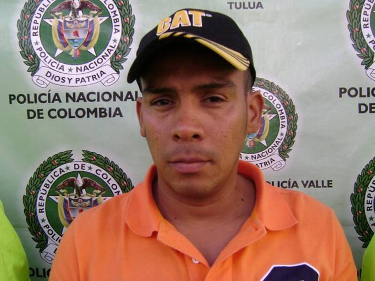 Migule Valencia, directamente ligado a la ola de asesinatos que vienen ocurriendo en Tulúa, Valle del Cauca, fue sorprendido en el barrio El Retiro de este municipio. Allí, por quinta vez, intentó evadir el cerco policial. ColPrensa