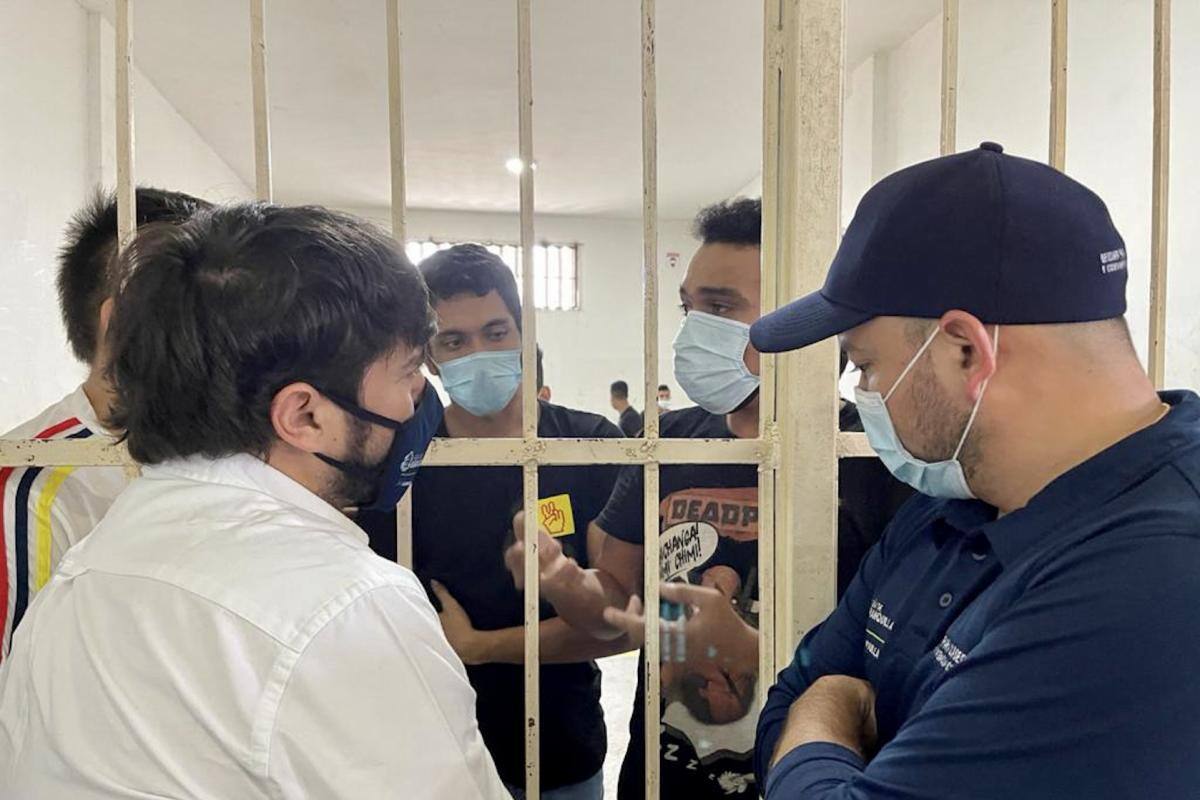 Alcalde Pumarejo visitó a estudiantes detenidos por la Policía