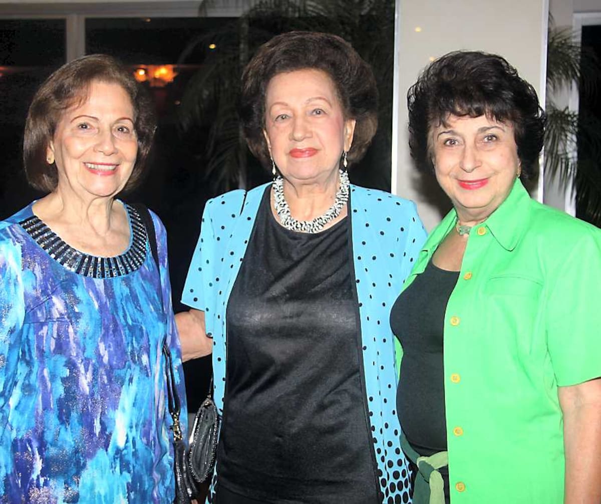 Cecilia de Char, Julia de Char y Nancy Chaljub.