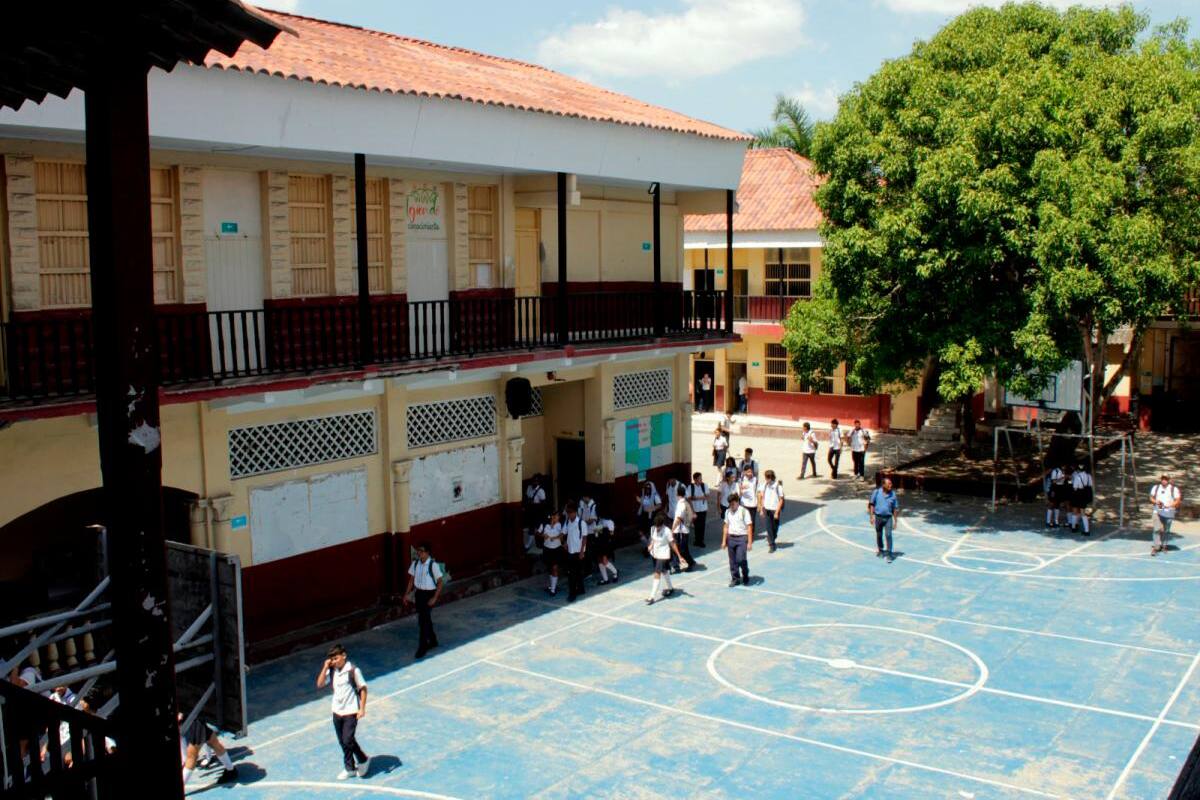 Alcaldía de Turbaco plantea soluciones a problemas del colegio Docente de Turbaco