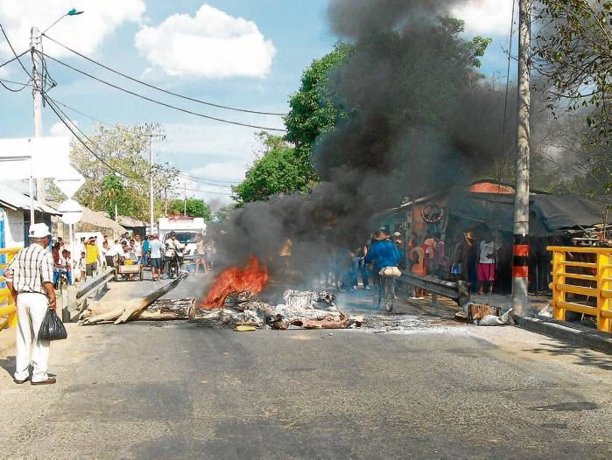 Cuatro horas demoró el bloqueo del puente sobre el San Jorge.