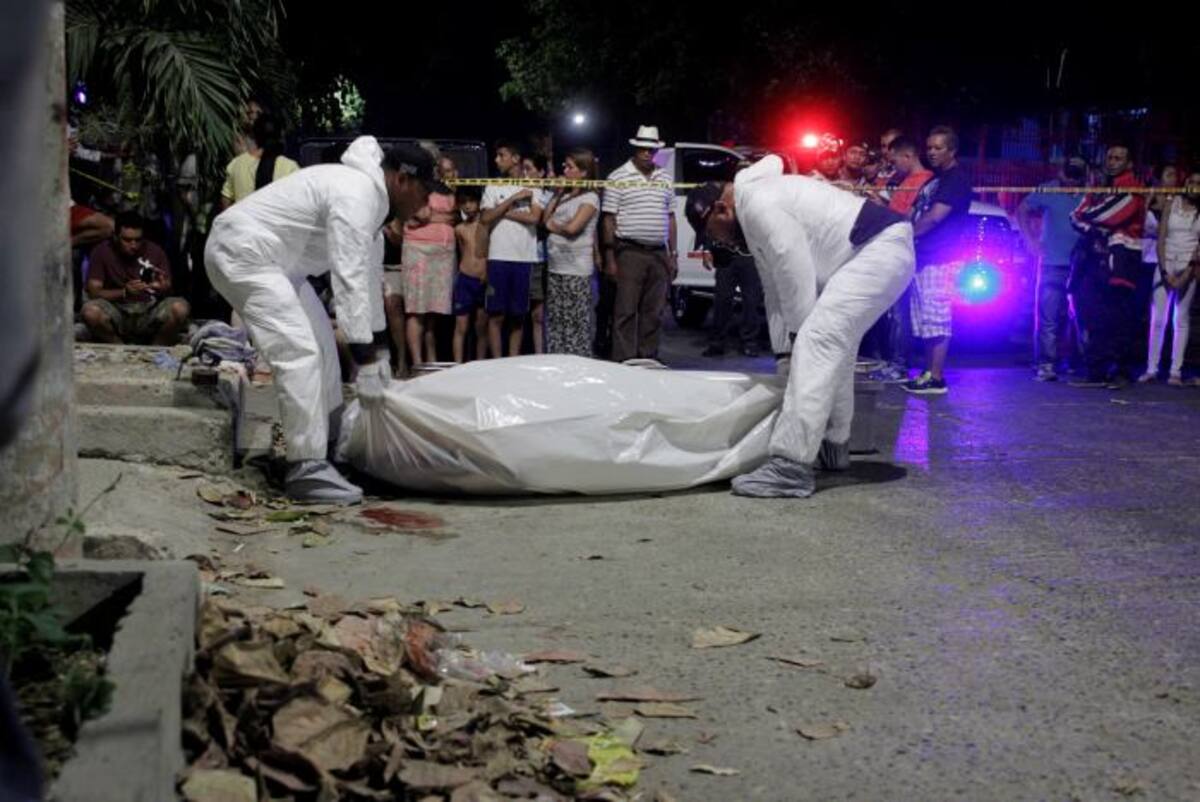 En El Campestre mataron a cuchilladas a Pablo Zapata. Sus vecinos dicen que era un buen tipo y que lo asesinaron para robarlo. La Policía cree que la muerte es producto de una riña. A la víctima le dieron múltiples cuchilladas.