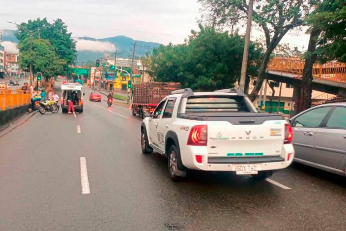 A motociclista se le desprendió el brazo en un intento de no caerse