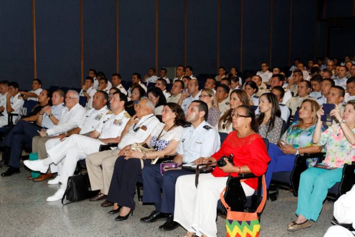 El foro convocó a oficiales del Ejército Nacional, la Armada Nacional y la Fuerza Aérea Colombiana. JULIO CASTAÑO-EL UNIVERSAL