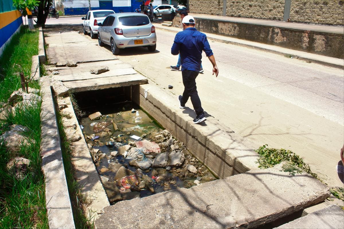 Al otro lado del canal está otro hueco de grandes proporciones.