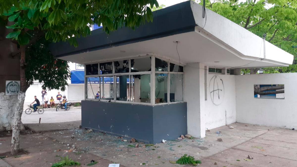 Destrozado quedó el CAI de San Pedro //LUIS EDUARDO HERRÁN