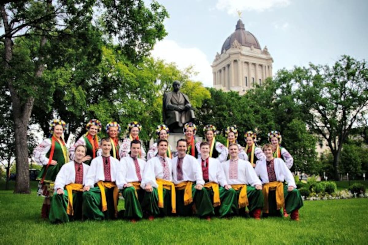 Troyanda Ukrainian Dance Ensemble, de Ucrania, dirigido por Trevor Hemery.