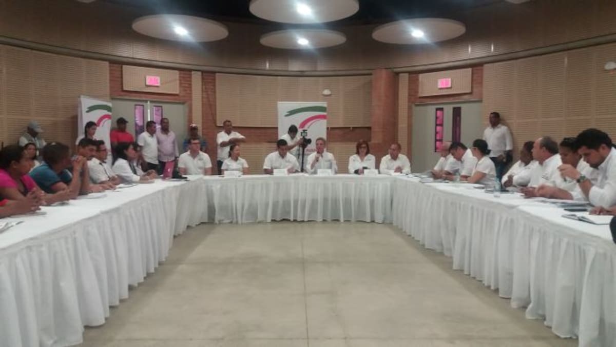 Carlos Correa dialogó con los campesinos de los Montes de María en El Carmen de Bolívar. Lila Leyva/ El Universal/