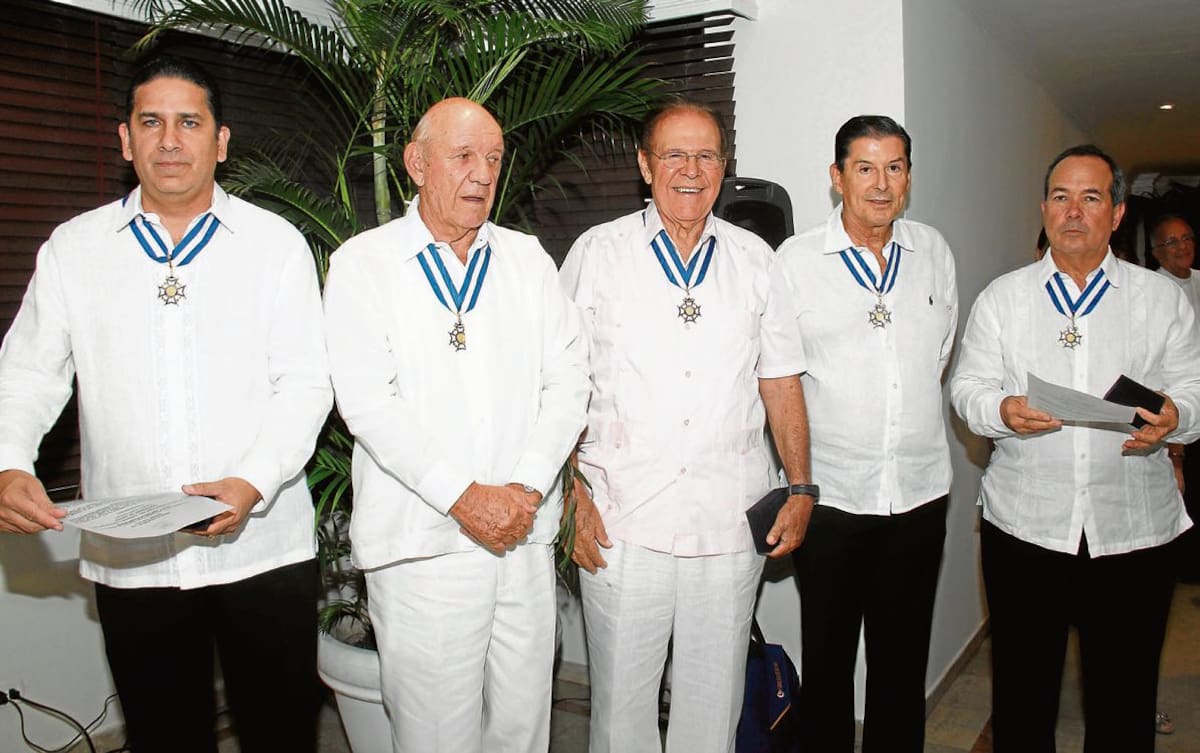 El gobernador de Bolívar, Juan Gossaín; Hermann Schwyn, Reynaldo Martínez, Antonio Lozano y el alcalde encargado, Carlos Otero. Kailline Giraldo/El Universal/