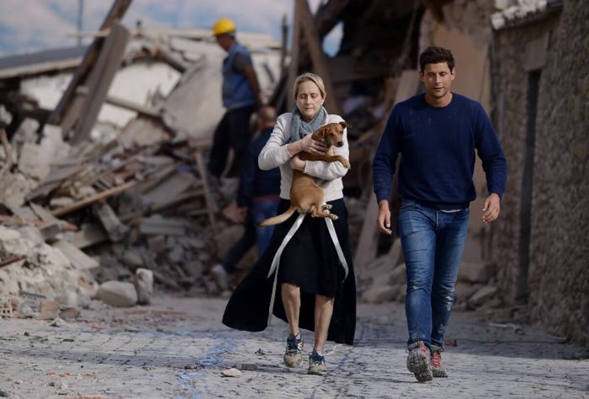 Imágenes que deja el sismo en Italia. AFP FILIPPO MONTEFORTE