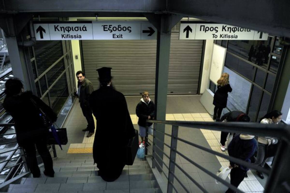 La huelga en el metro y el resto del transporte público en esta semana ha provocado un caos en las horas de mayor tránsito en Atenas. AFP LOUISA GOULIAMAKI