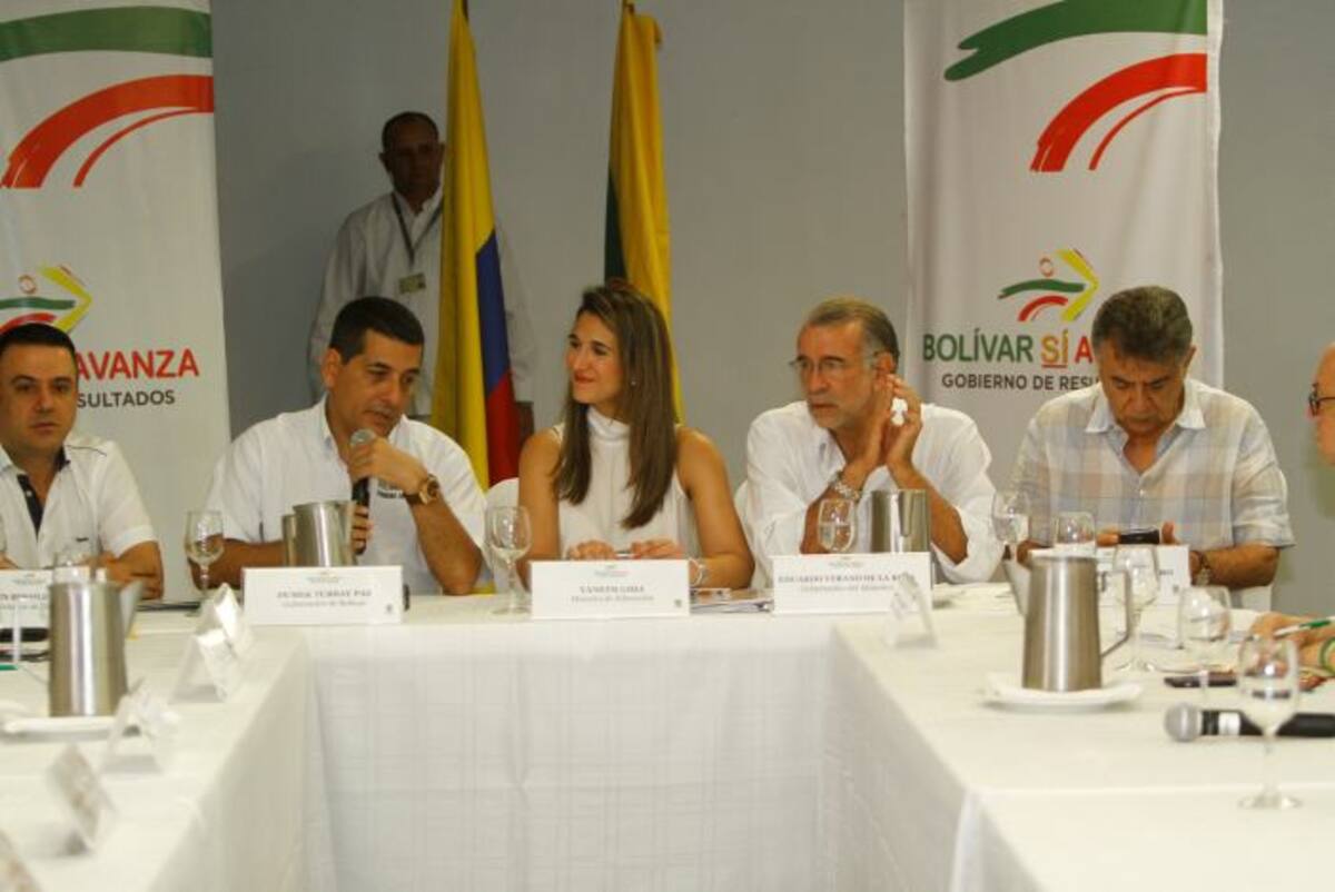 Al encuentro de ayer en Cartagena asistieron el gobernador de Córdoba, Edwin Besaile; el gobernador de Bolívar, Dumek Turbay; la ministra de Educación, Janeth Yiha; el gobernador de Atlántico, Eduardo Verano; y el gobernador de Sucre, Édgar Martínez.