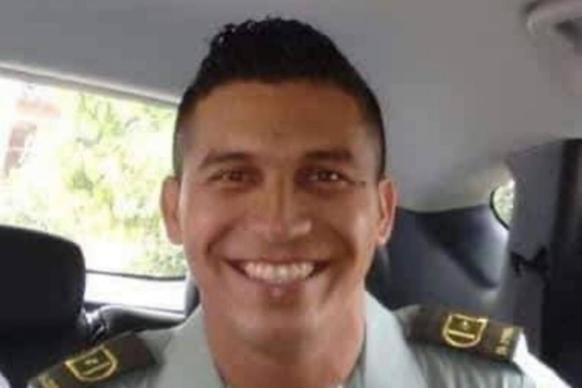 Autoridades están tras las pistas de asesinos de policía e informante