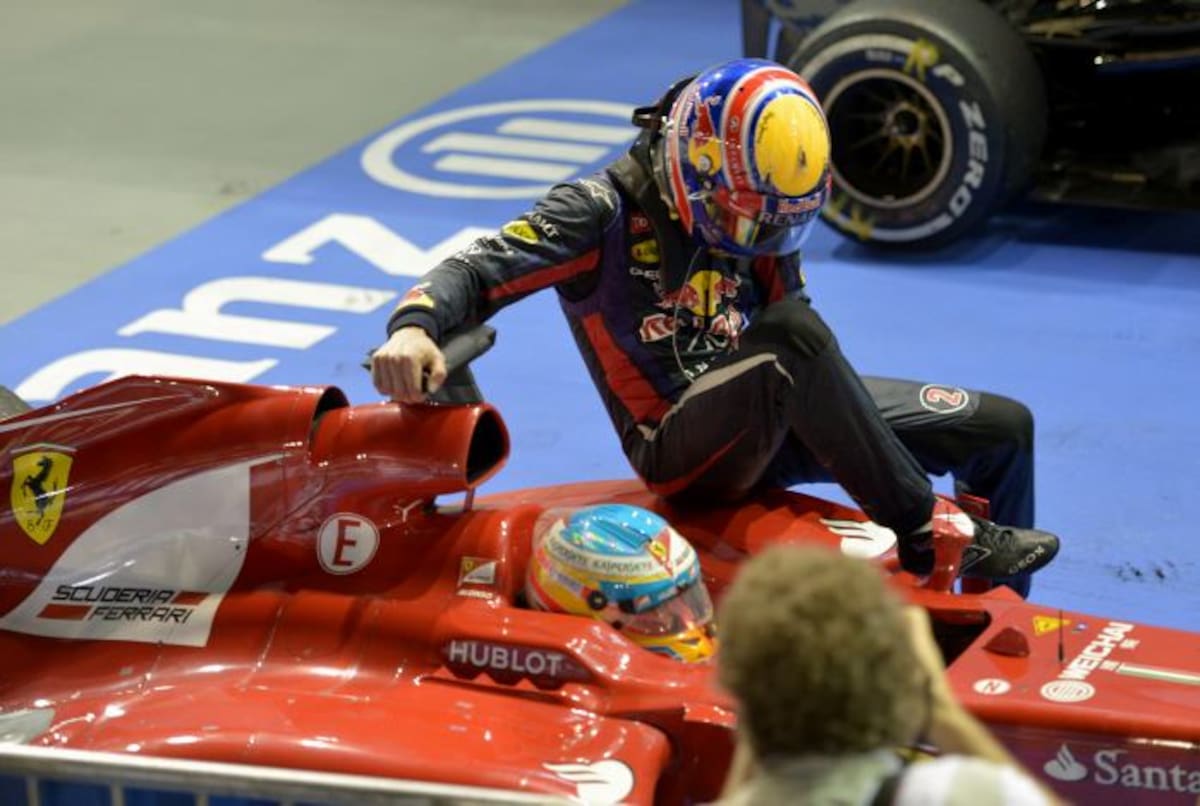Webber entró en 'boxes' montado en el Ferrari de Alonso, en una acción considerada peligrosa por la Fórmula 1. AP