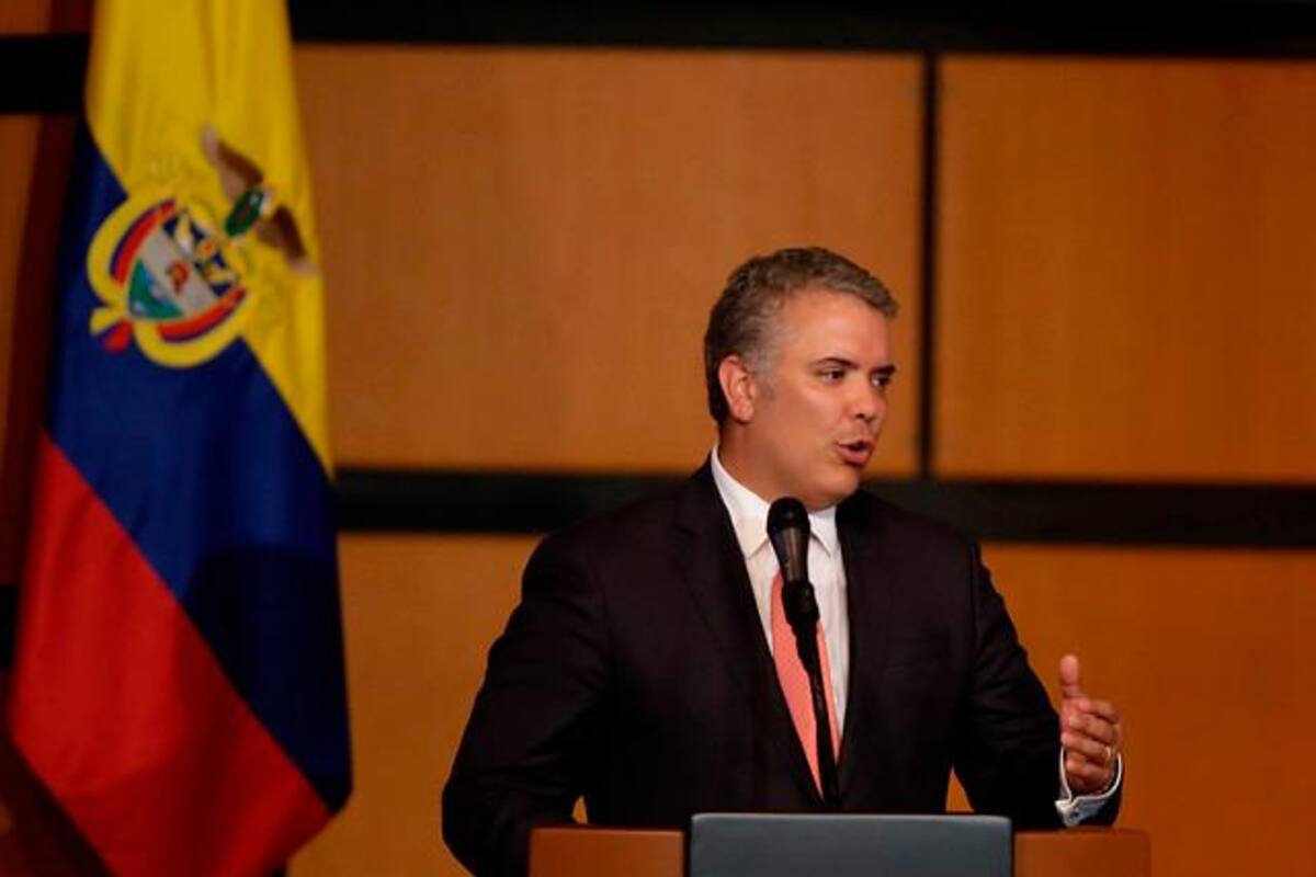 “Que militares venezolanos se ubiquen del lado correcto de la historia”: Iván Duque
