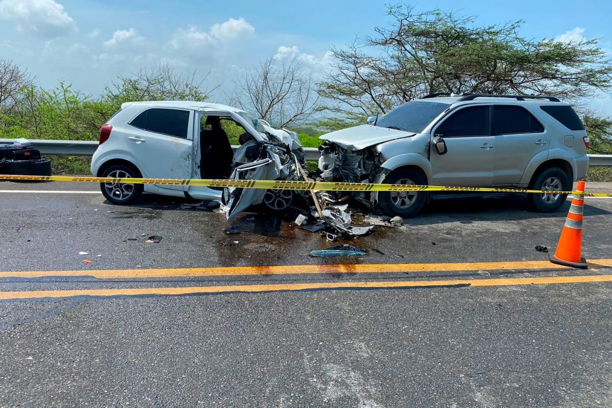 Video: 2 muertos y 6 heridos en terrible choque de carros en la Vía del Mar